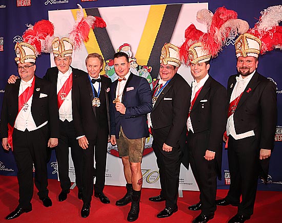  Andreas Gabalier mit Karl Valentin Orden  (©Foto: Martin Schmitz)